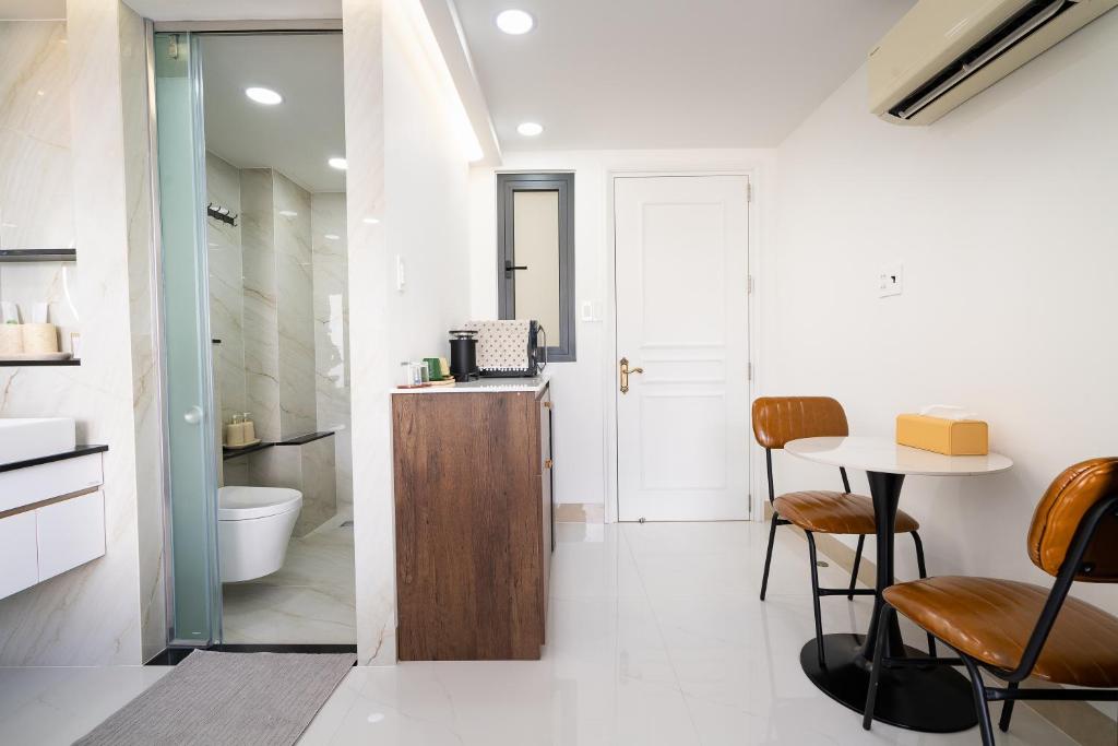 En-suite bathroom with glass-enclosed shower at Ekomo Home 95 - Metro Ben Thanh