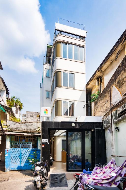 Building exterior at 102/42 Cống Quỳnh, Ekomo Home 102 - Central Saigon